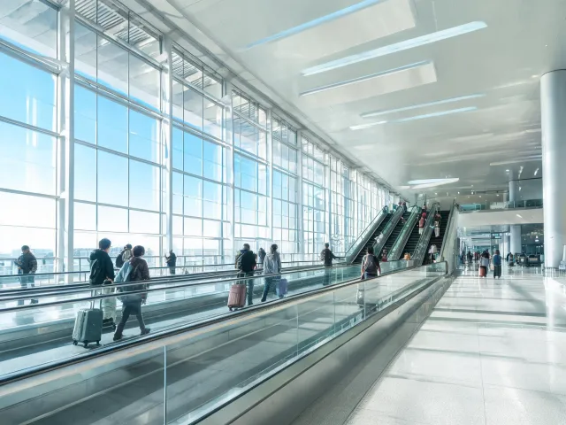 Airport escalator hall